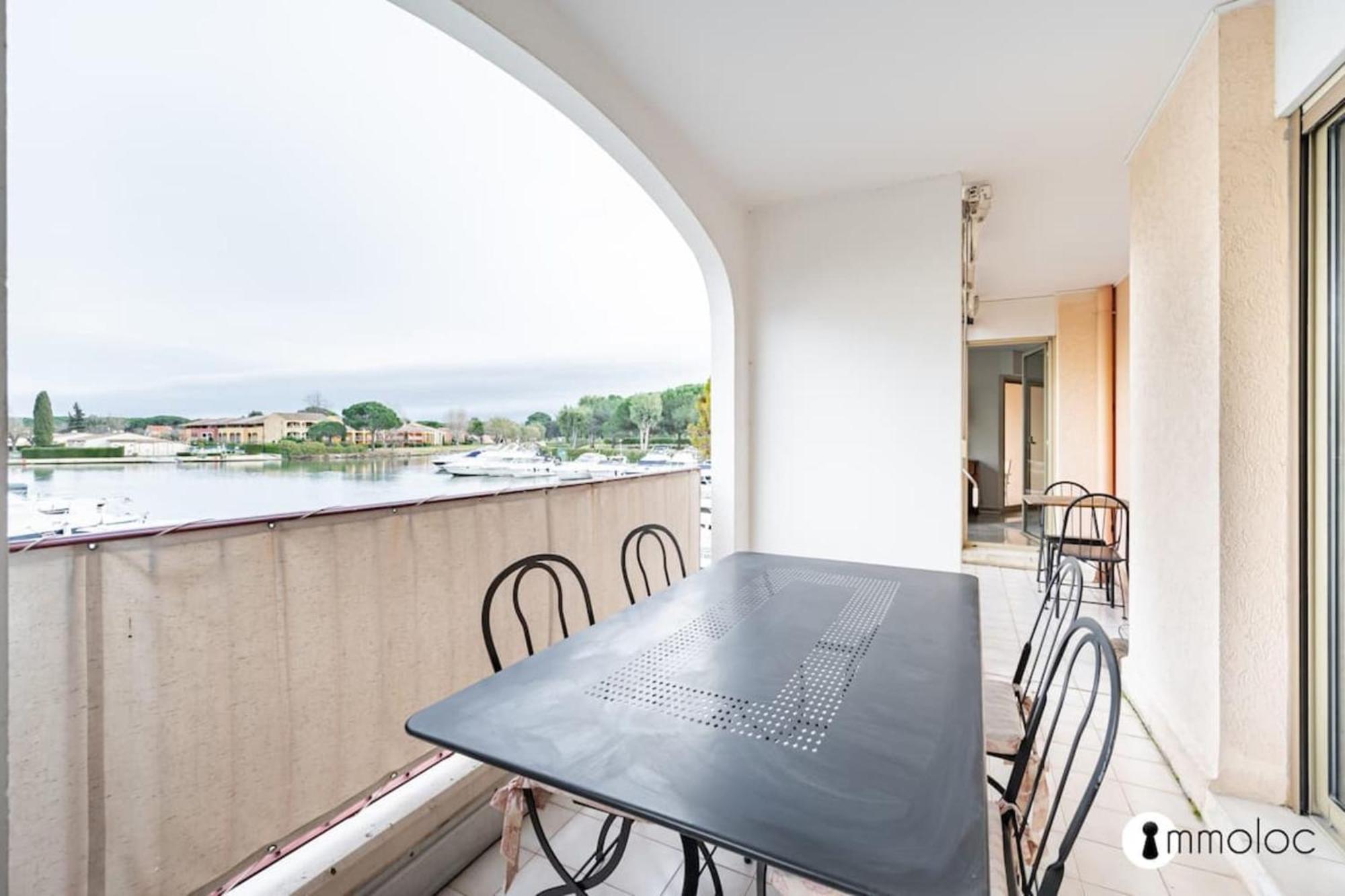 Spacious Apartment With Pool Located In The Marina Of Mandelieu Exterior foto