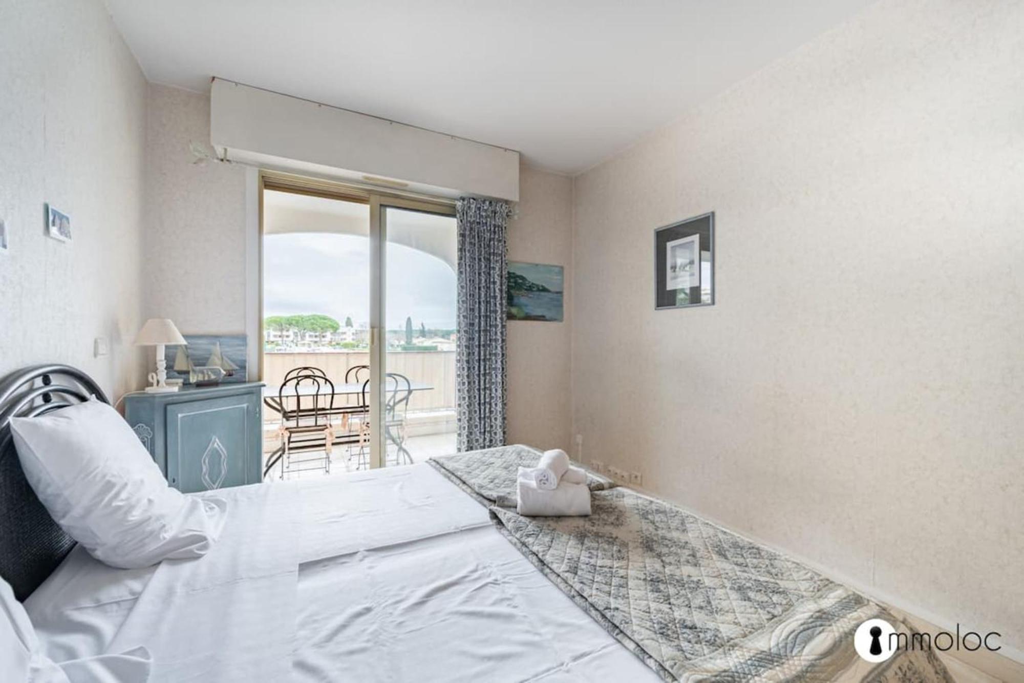 Spacious Apartment With Pool Located In The Marina Of Mandelieu Exterior foto